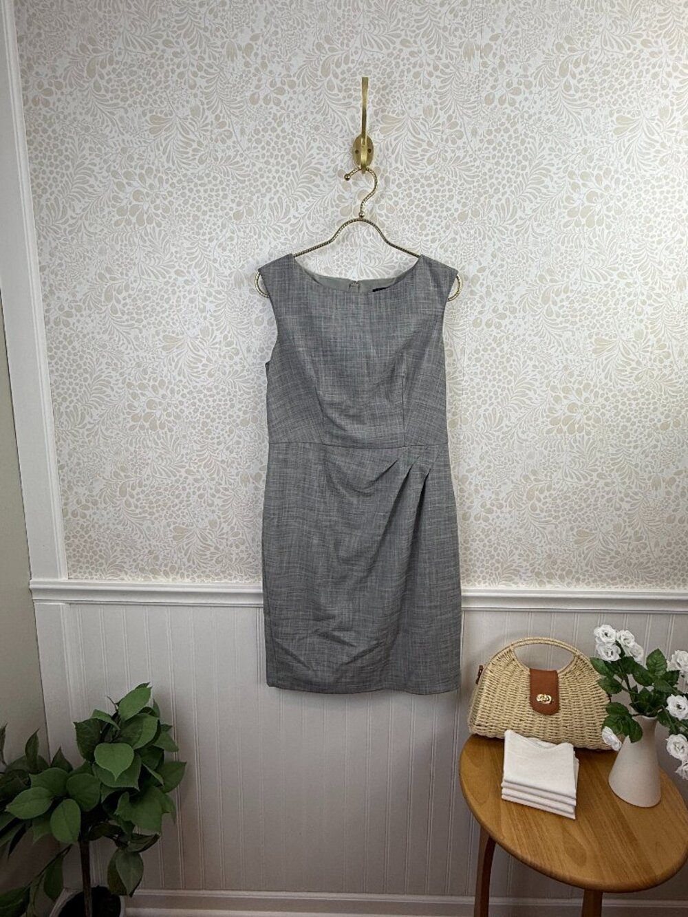 Ann Taylor Gray Sleeveless Knee Length Sheath Dress - Size - 4 Petite